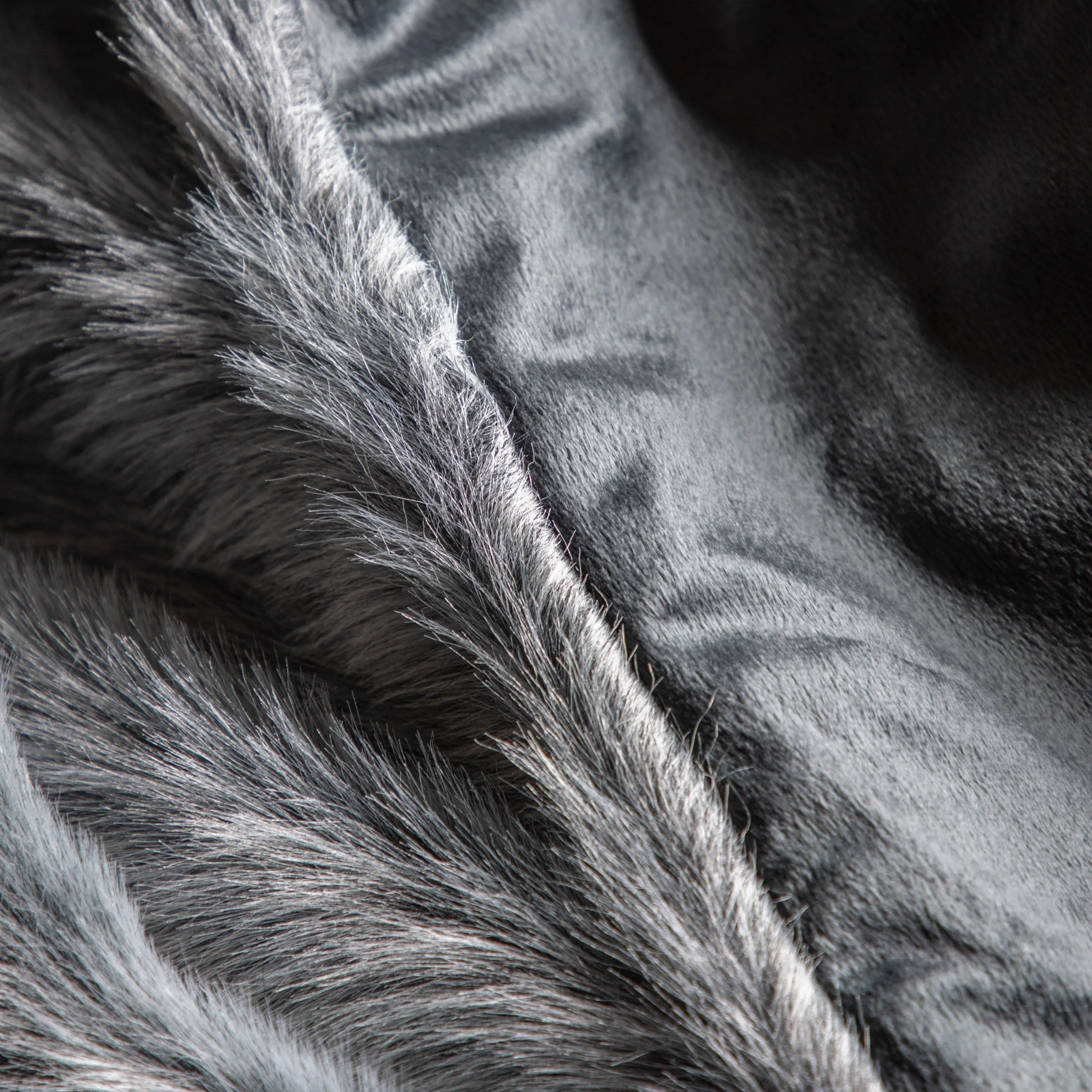 Alaskan Fur Throw Premium