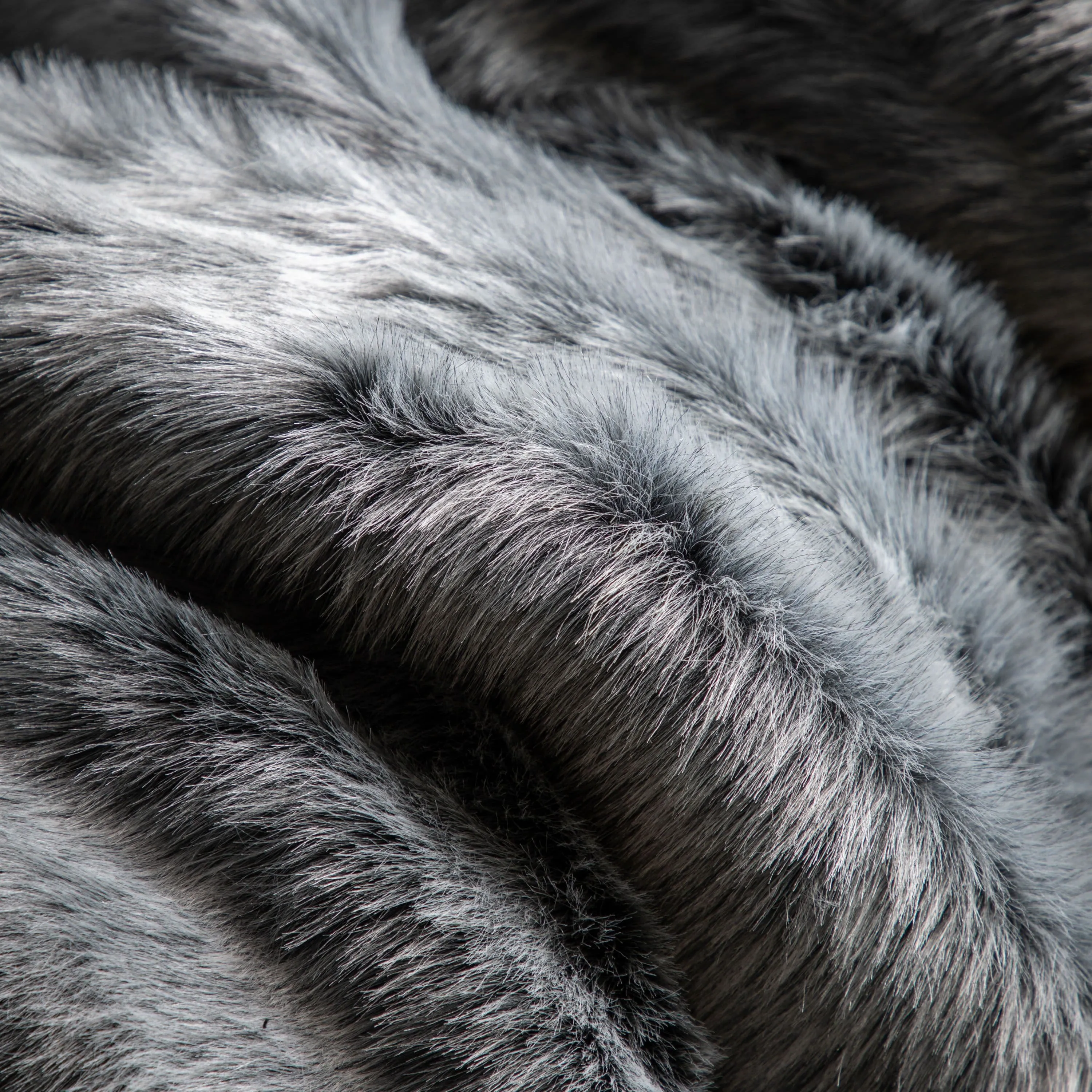 Alaskan Fur Throw Premium