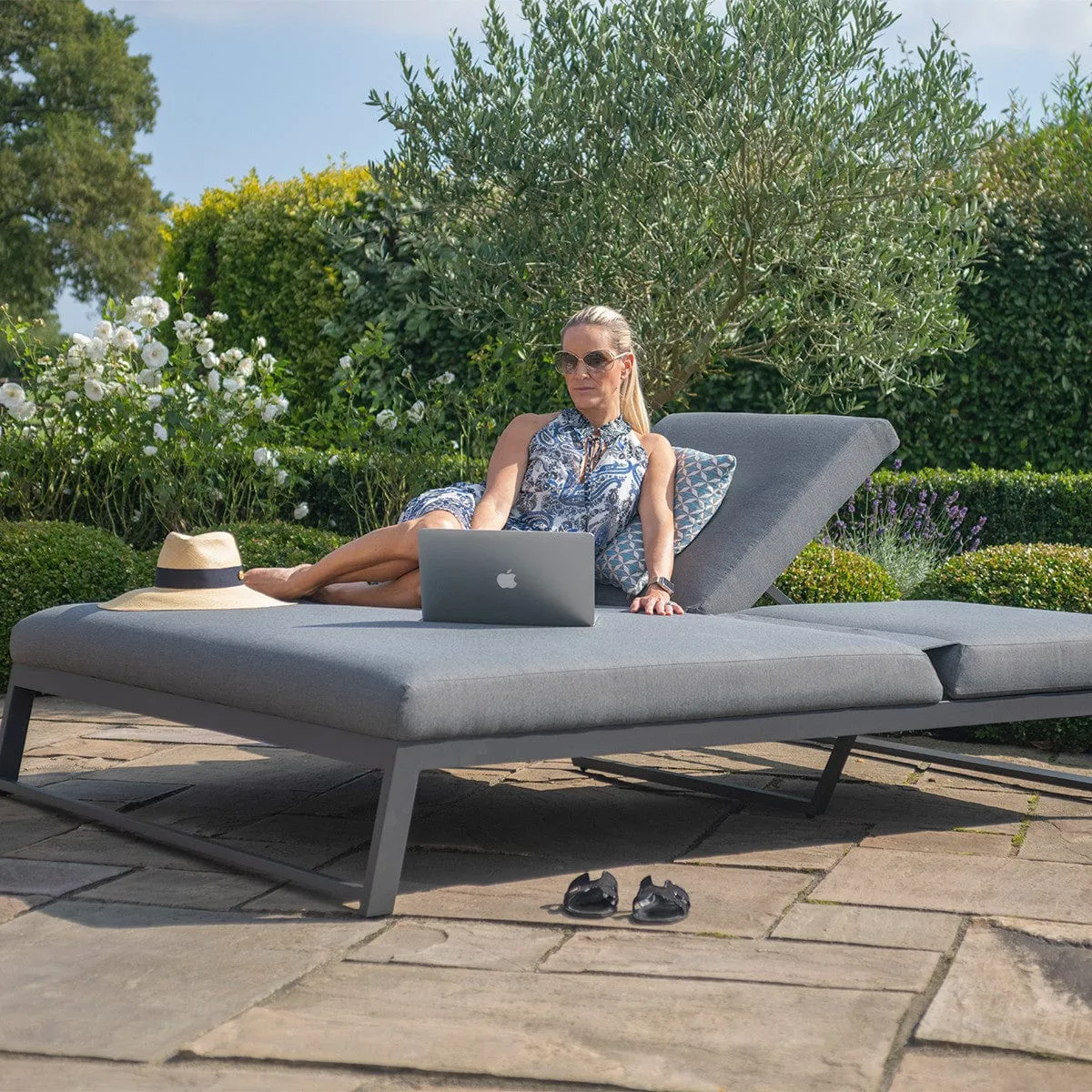 Allure Double Sunlounger / Flanelle