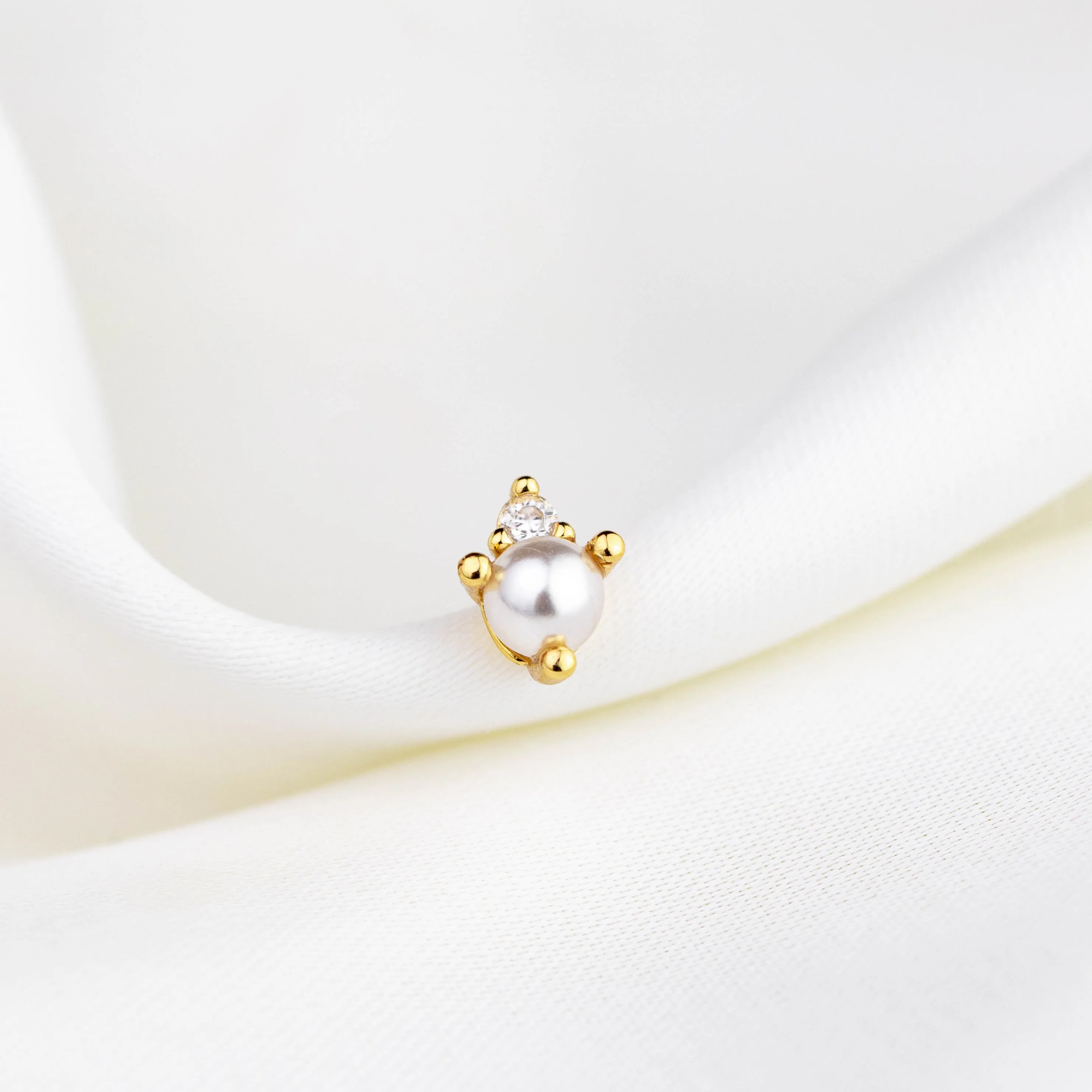 Delicate Sparkling Pearl Stud